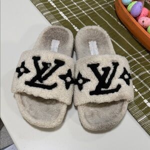 Louis Vuitton Cream and Black Fleece Slides